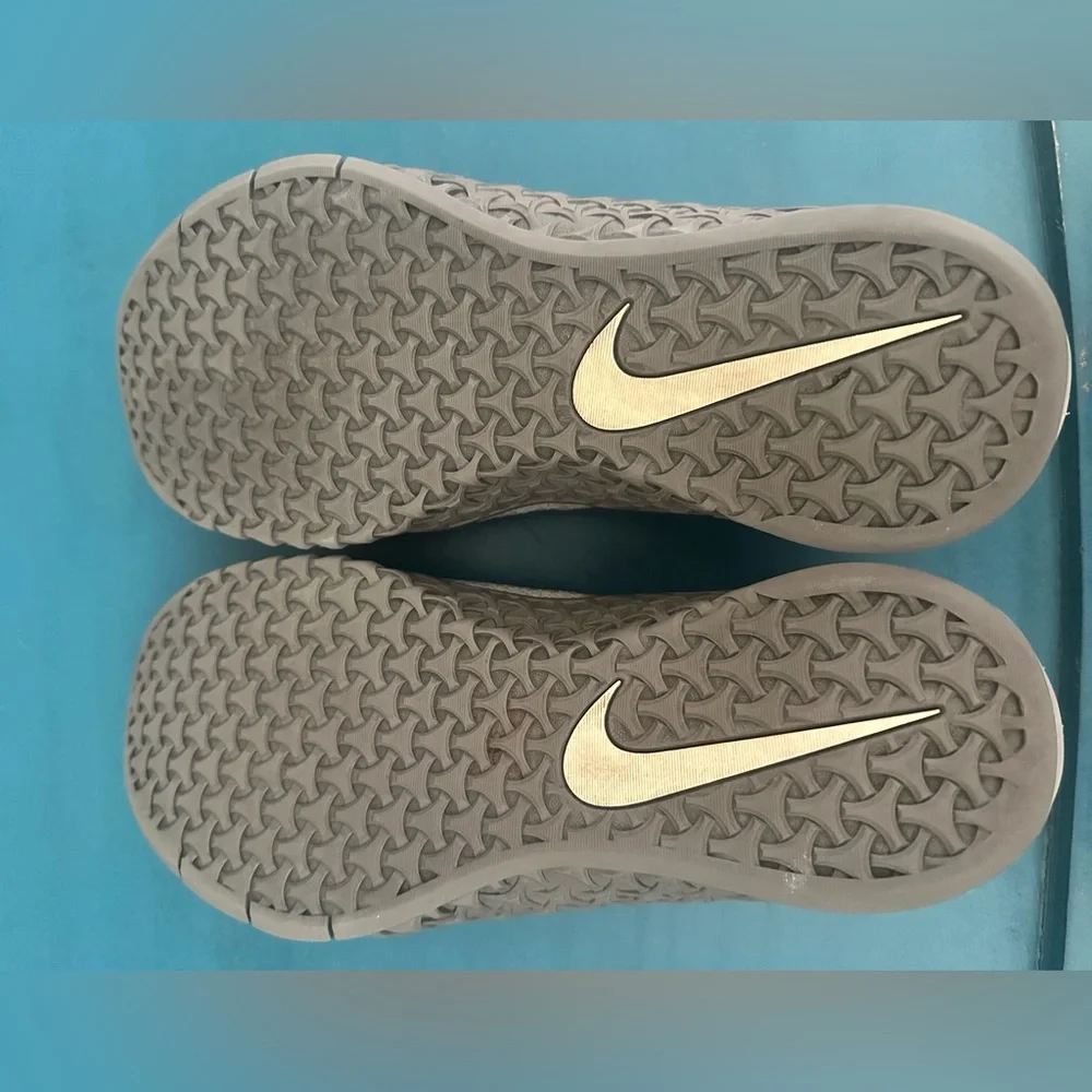 Nike Metcon 4 Cream and Gray Textured Sneakers - Picture 6 of 9